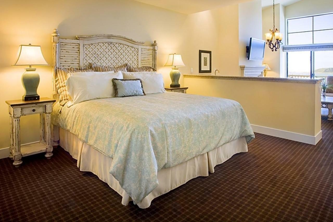 Deluxe King Room Harbor View
