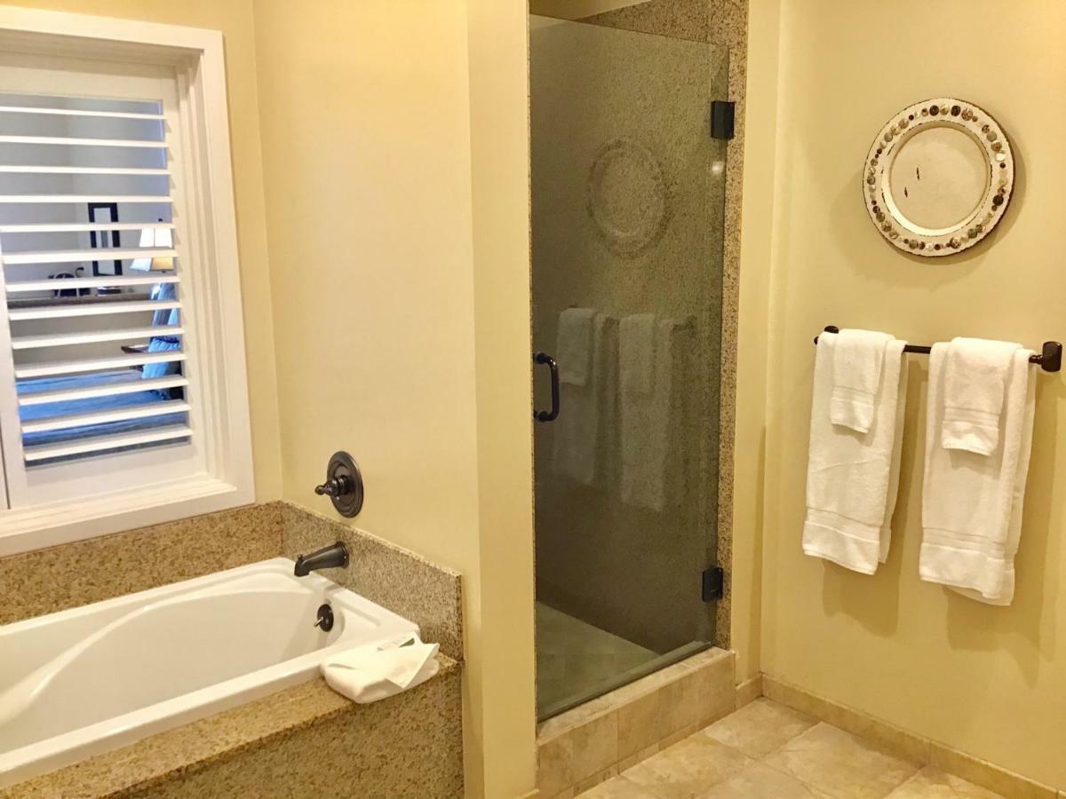 Deluxe King Room Harbor View