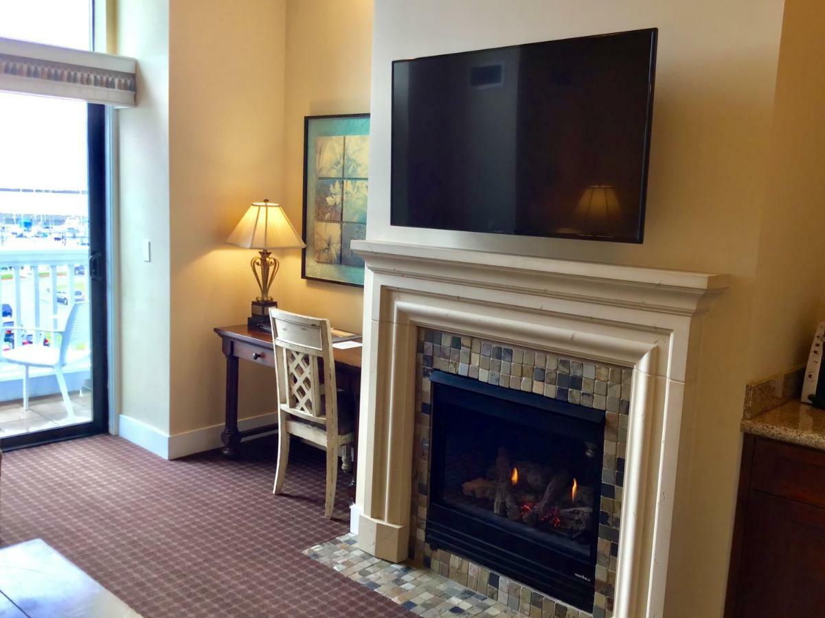 Deluxe King Room Harbor View