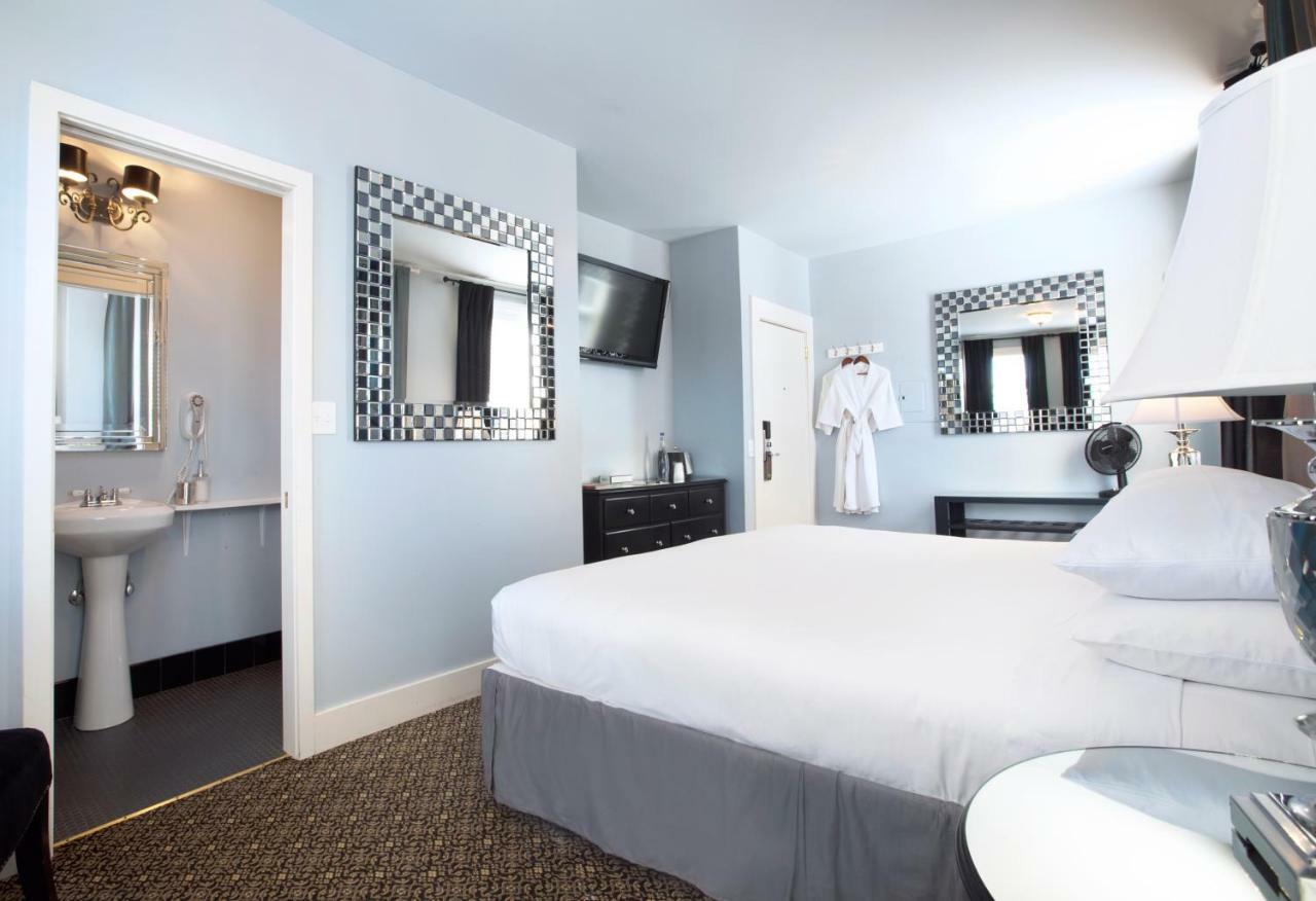 Ground Floor Deluxe King Room Private Bathroom