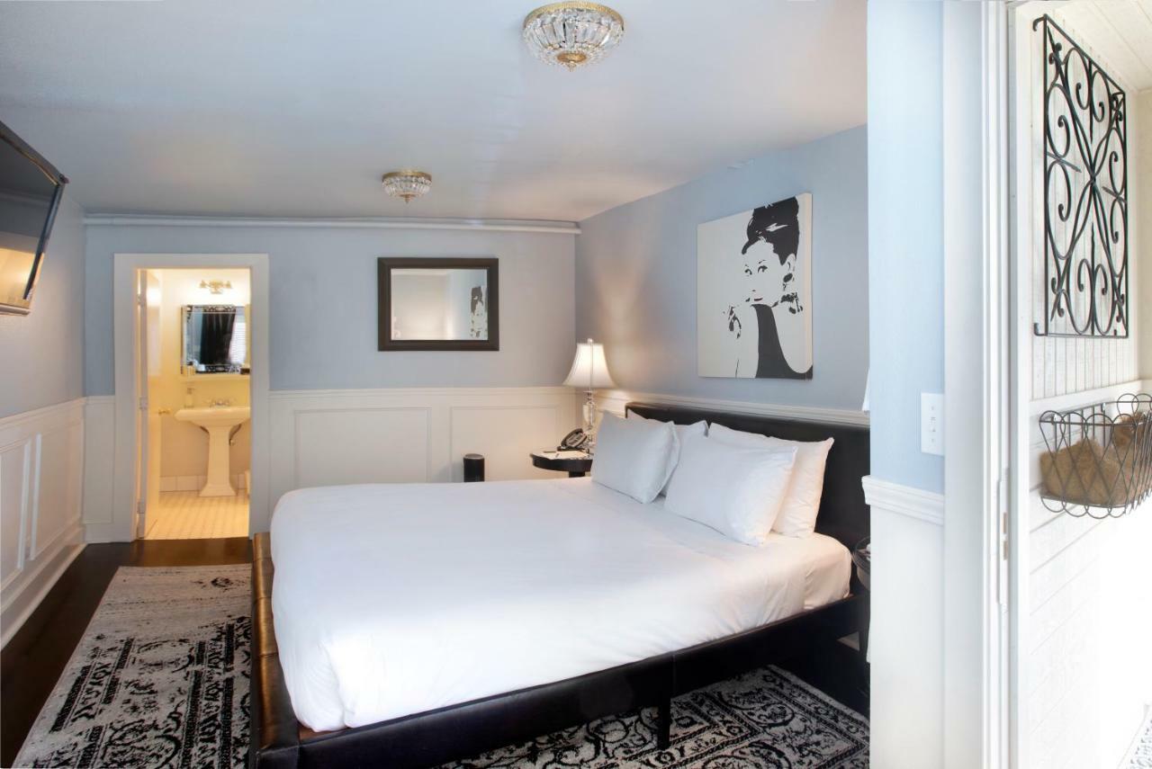 Ground Floor Deluxe King Room Private Bathroom