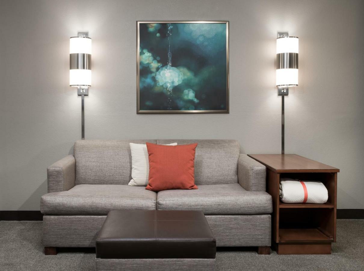 Queen Room with Two Queen Beds and Sofa Bed - High Floor,815507501:JPEG