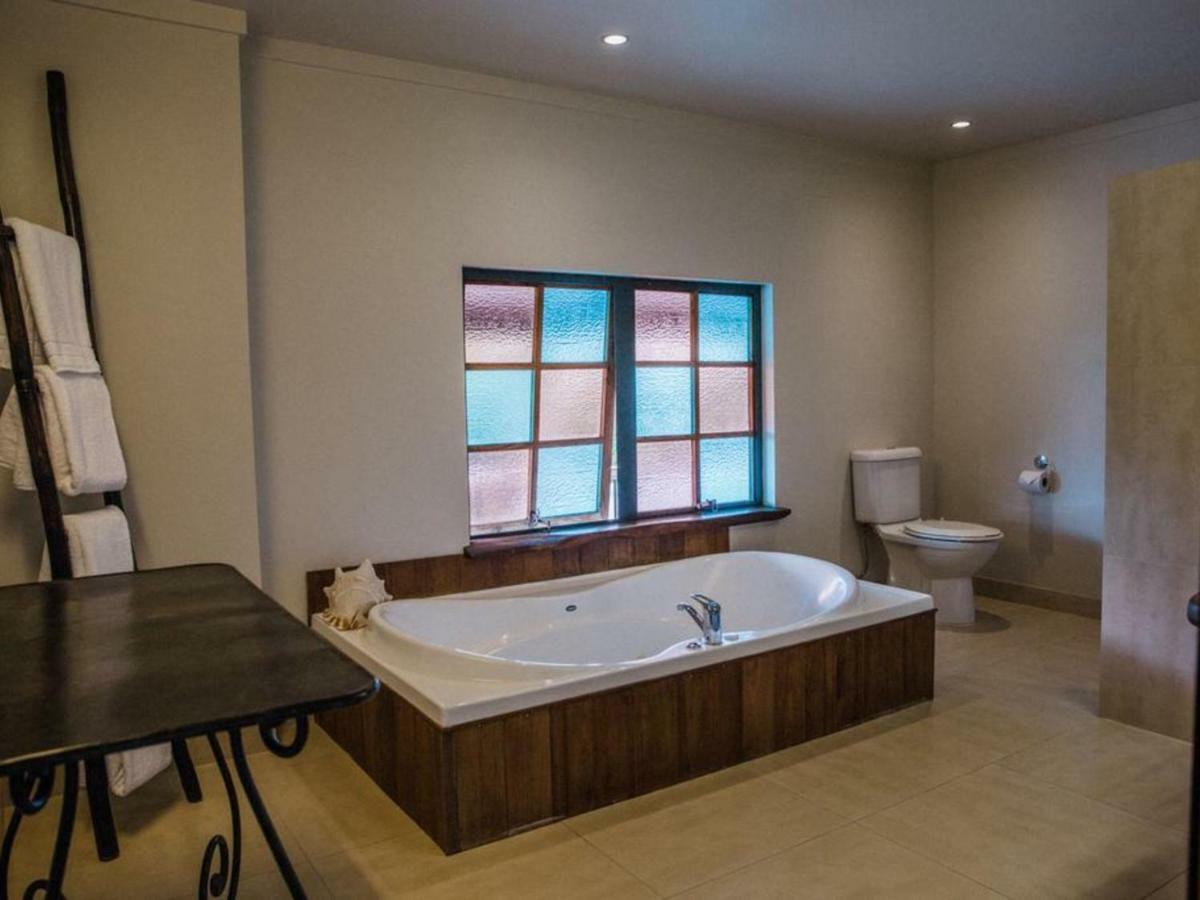 Deluxe Suite,817847912:JPEG