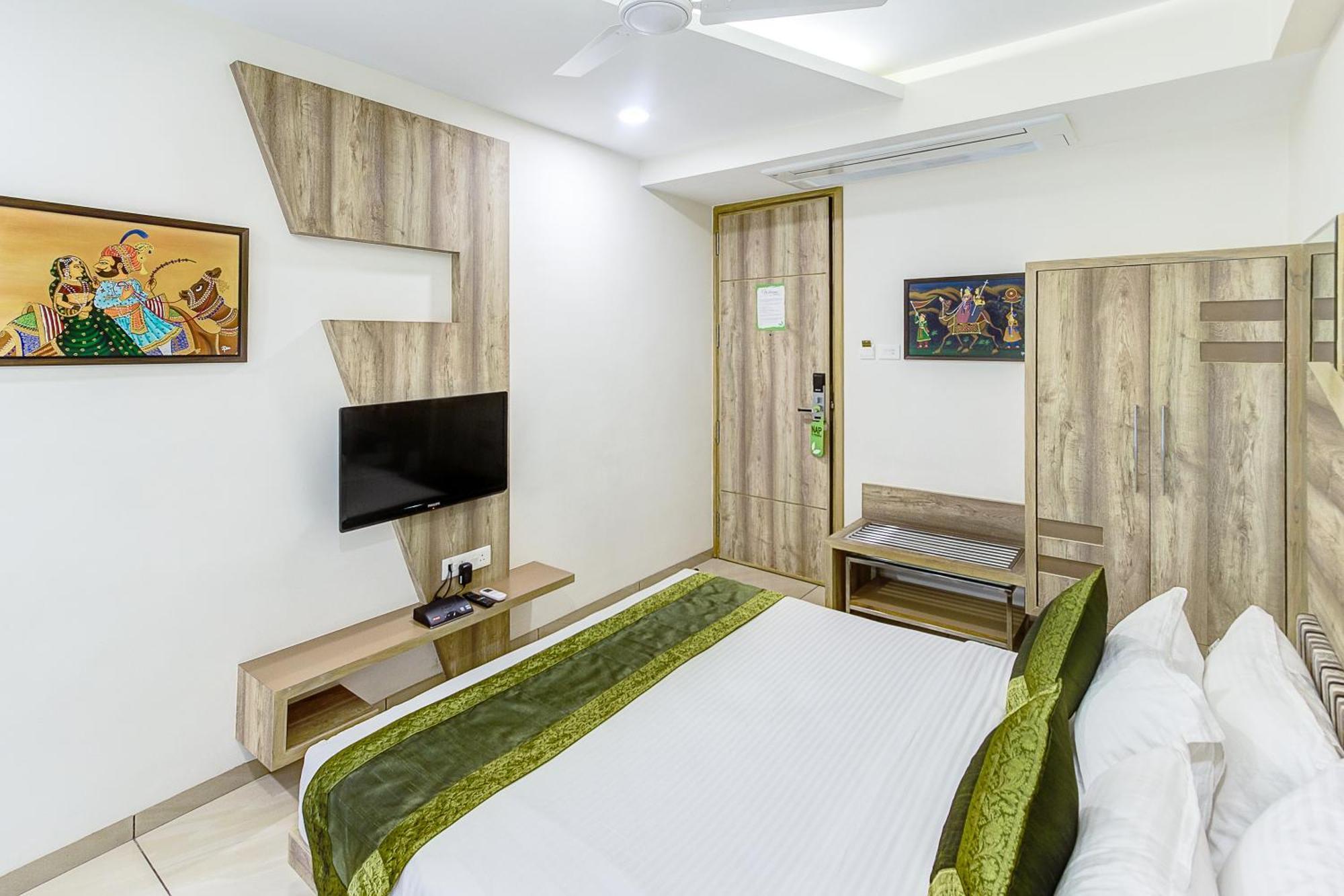 Deluxe Family Room