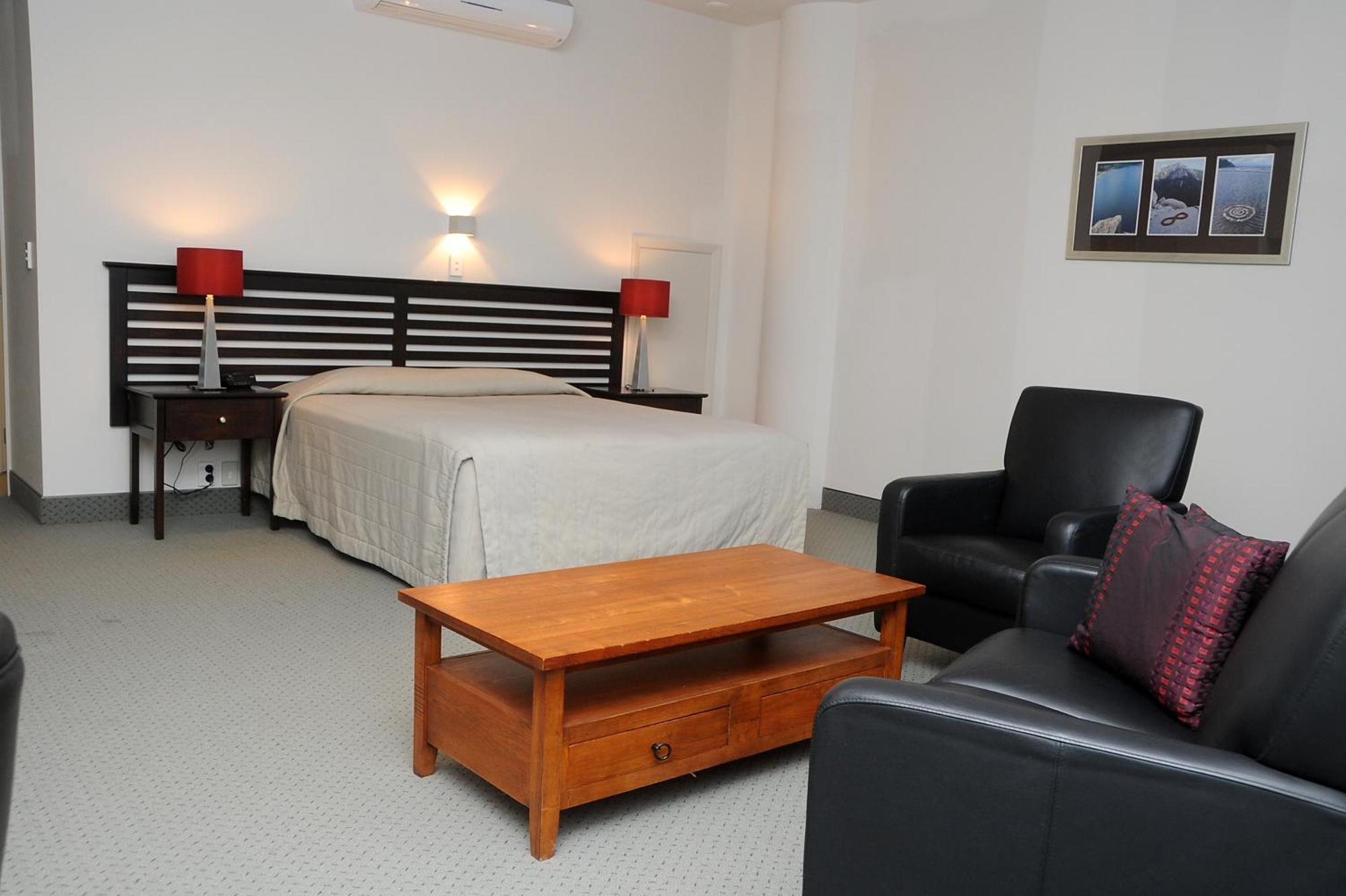 Standard Suite,1221950980:JPEG