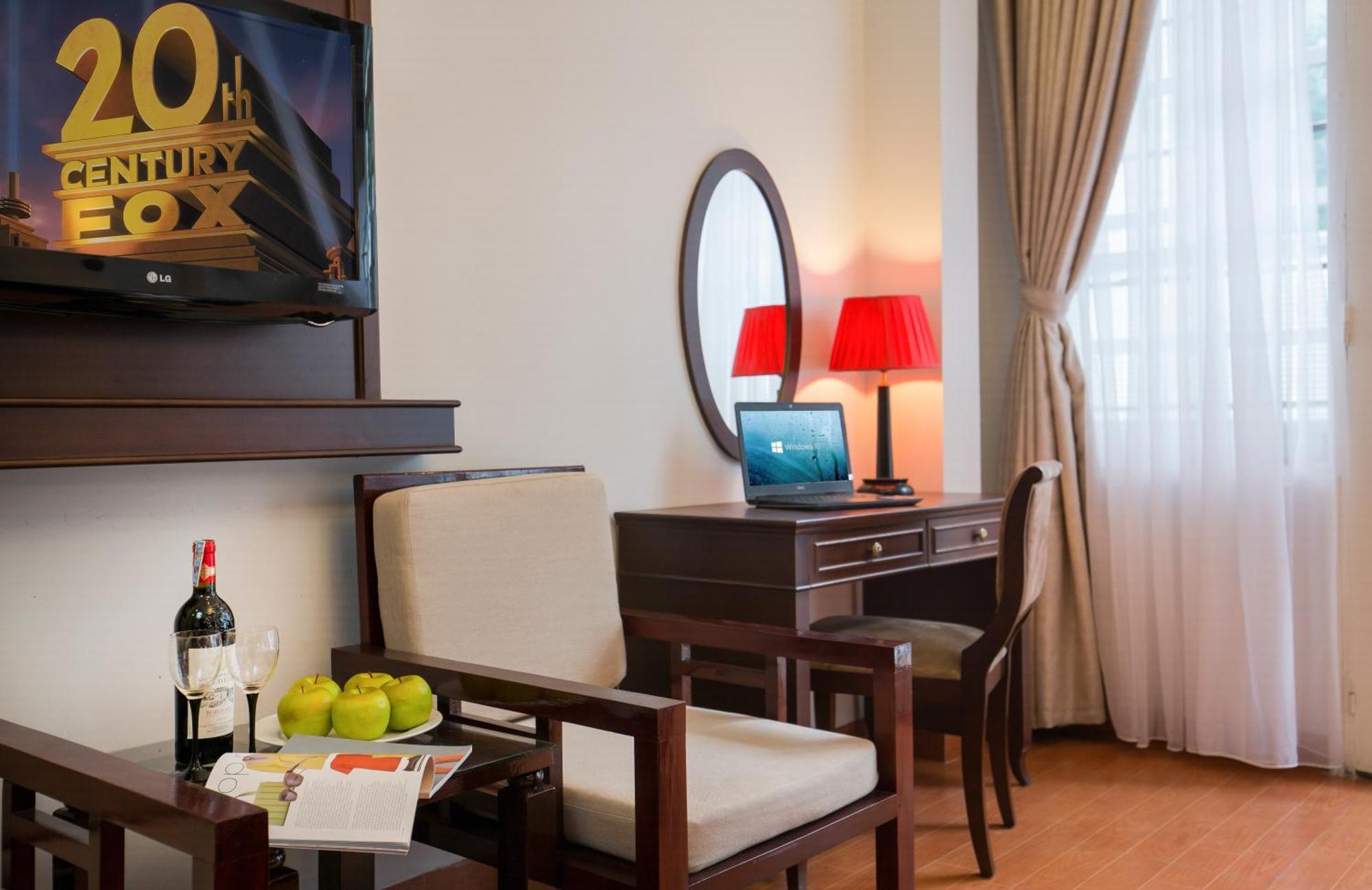 Family Room with Balcony,828881282:JPEG