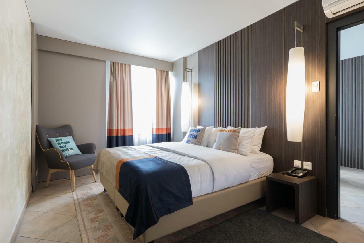 King Suite with Living Room - Non-Smoking