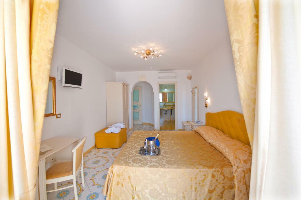 Deluxe Double Room with Sea View,830295890:JPEG