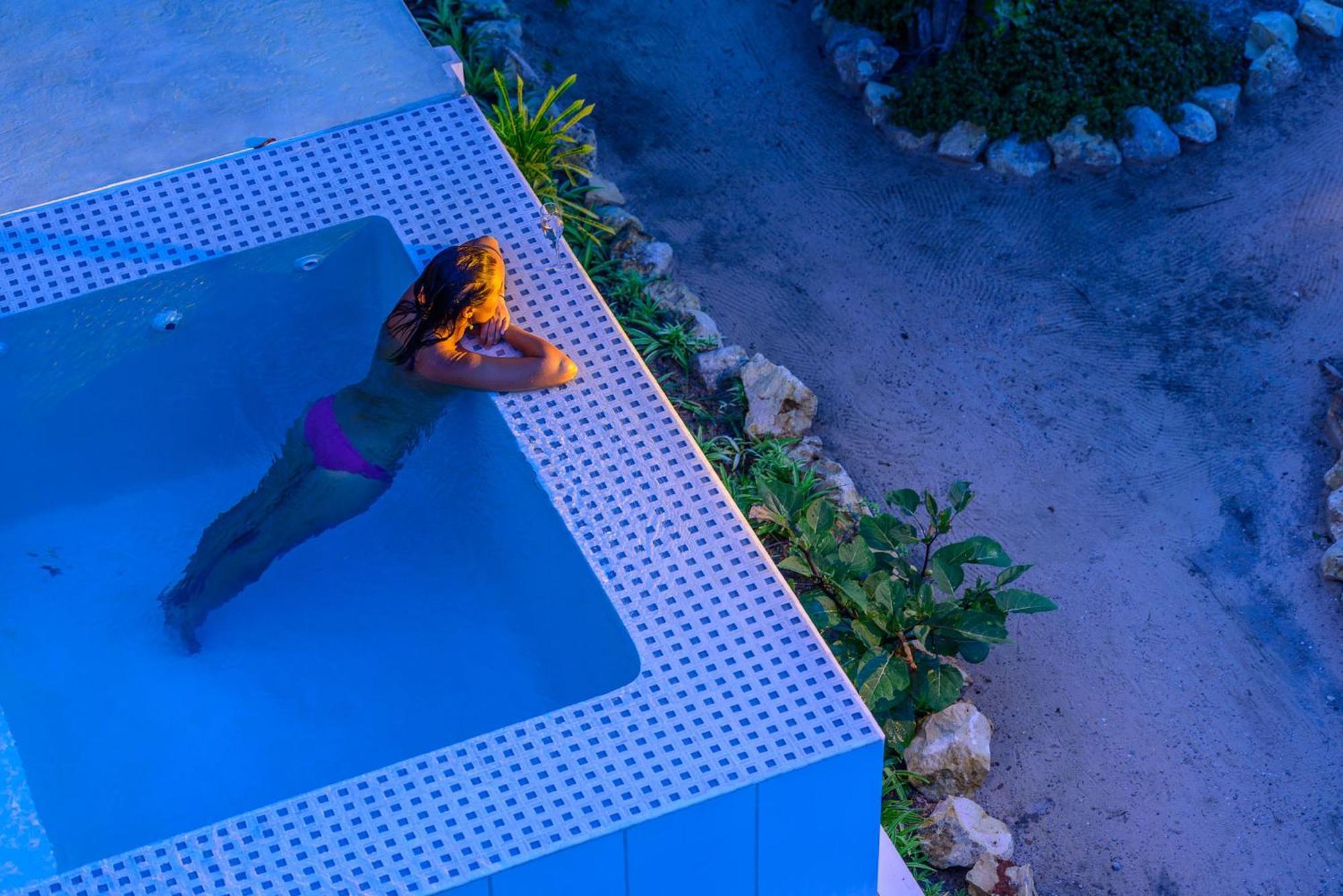 Suite,1223834263:JPEG