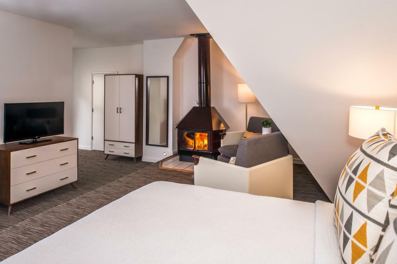 Village Tower King,834190199:JPEG