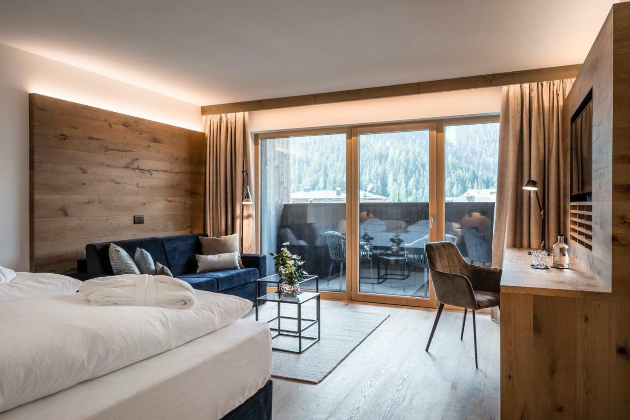Deluxe Junior Suite,834898883:JPEG