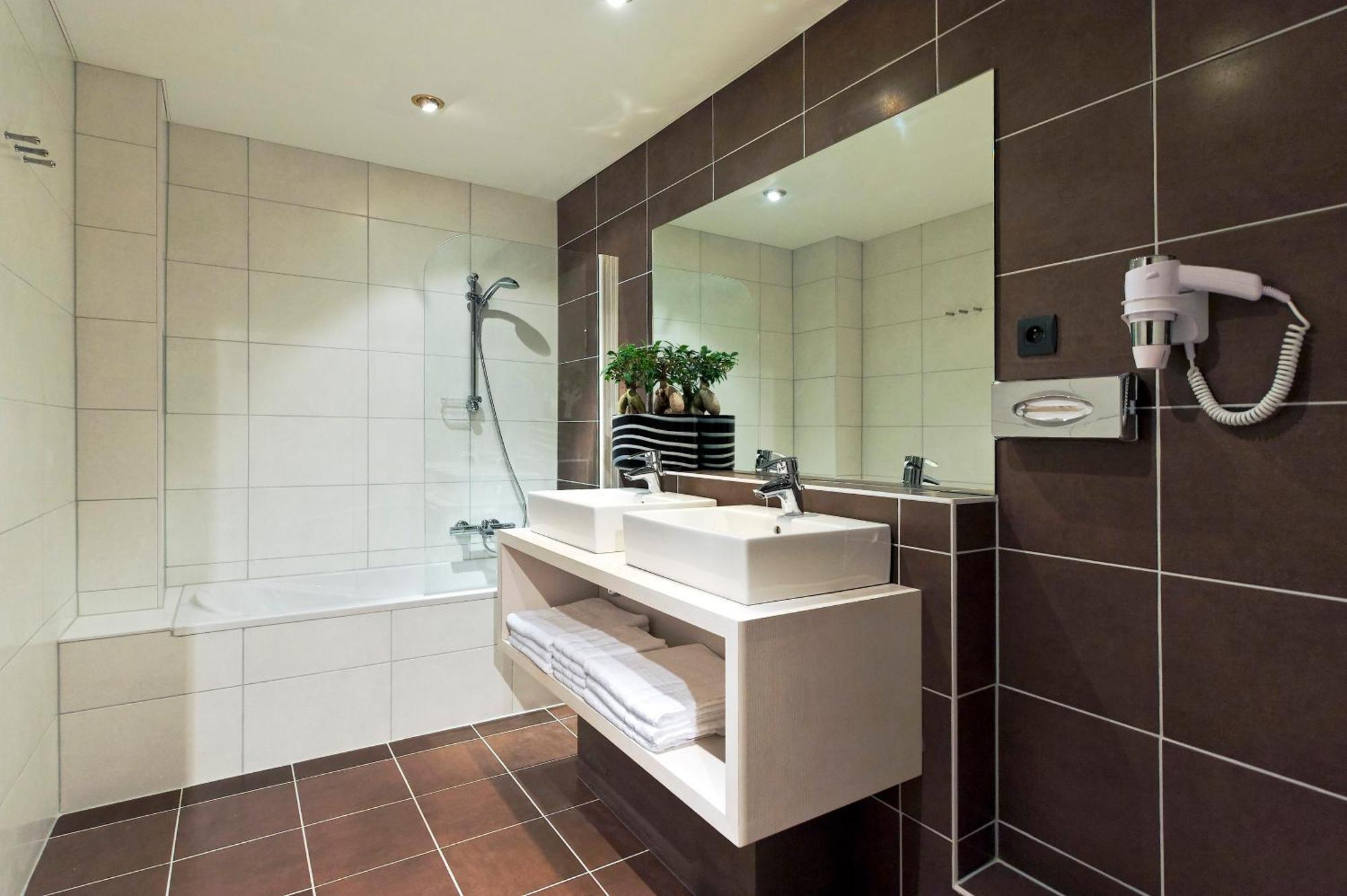 Family Suite with Balcony,1273800457:JPEG