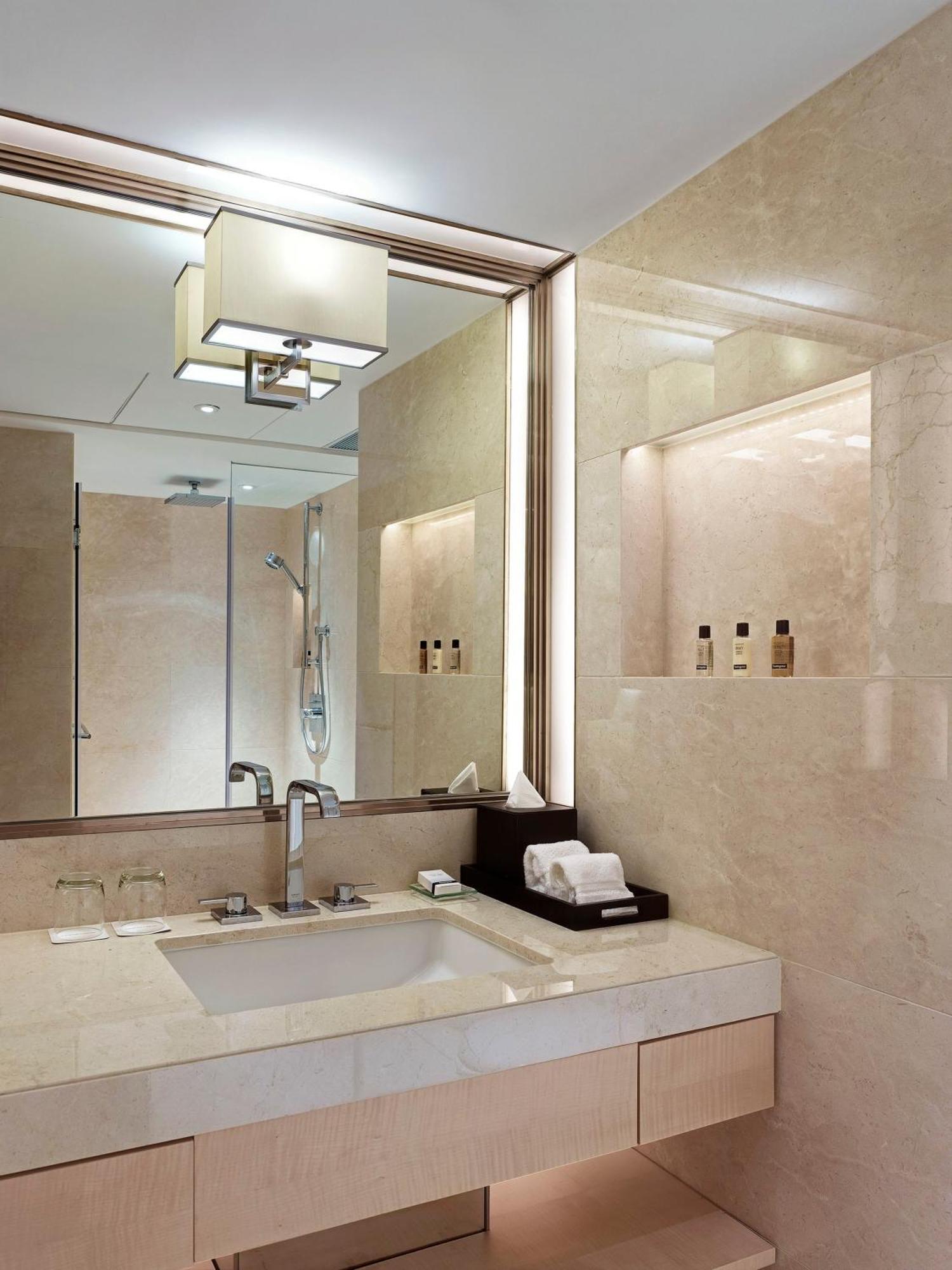 Deluxe Queen or Twin Room