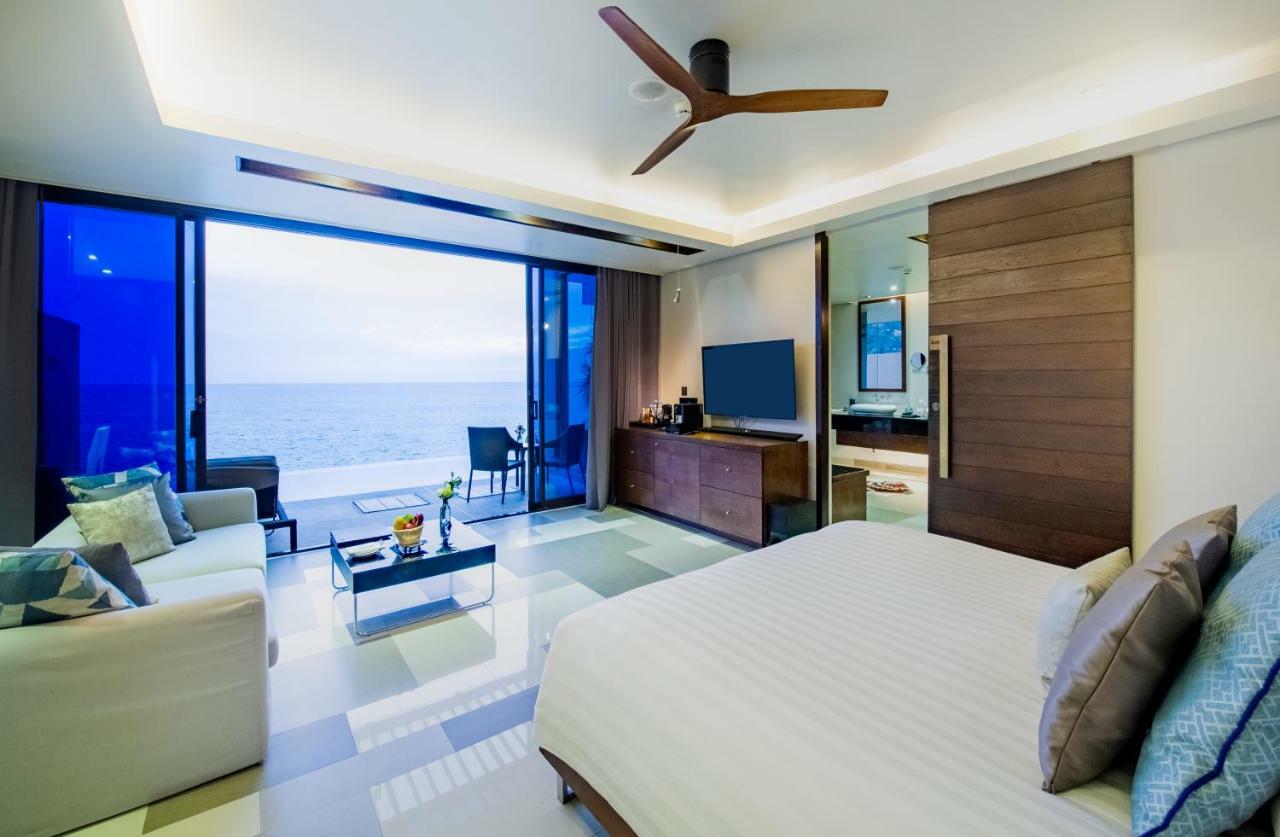 Deluxe Private Pool Suite