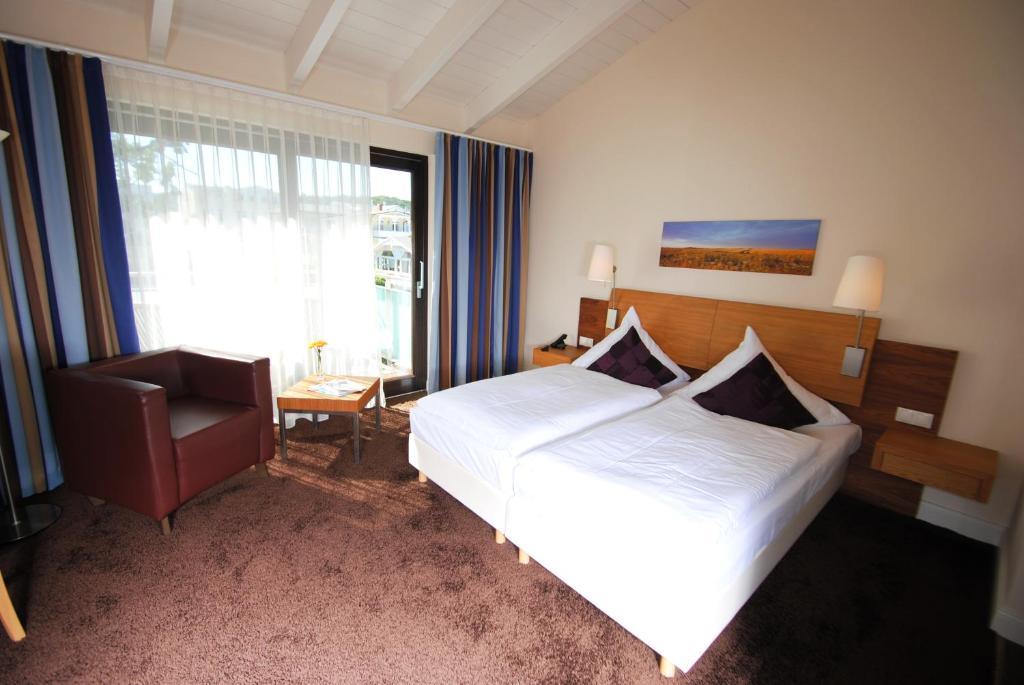 Double Room with Partial Sea View,23947796:JPEG