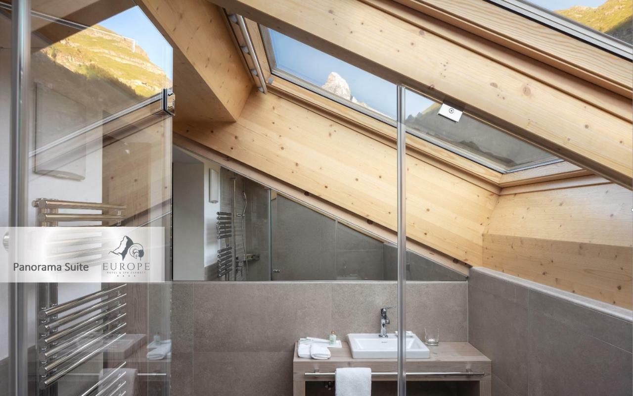 Suite with Mountain View