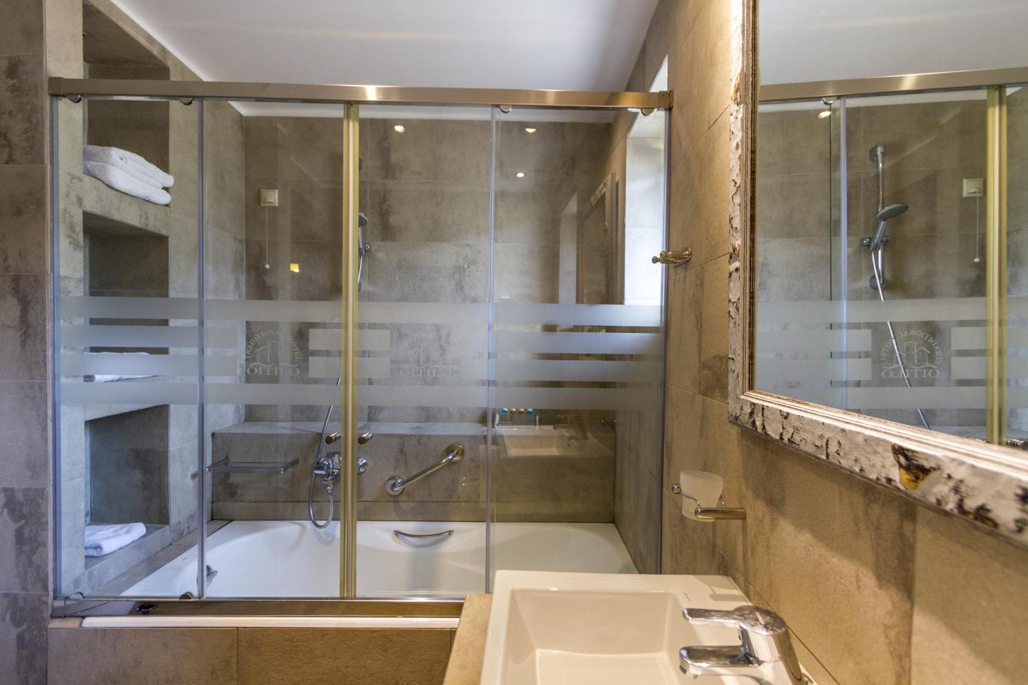 Deluxe Suite with Sea View