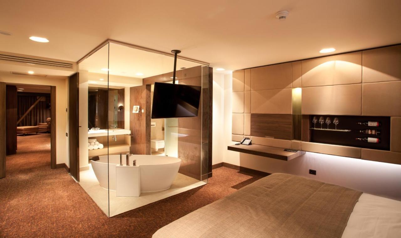 Lifestyle Suite pool access