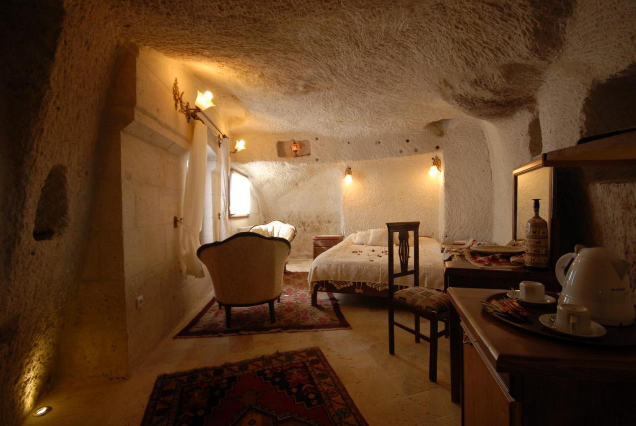 Deluxe Cave Suite