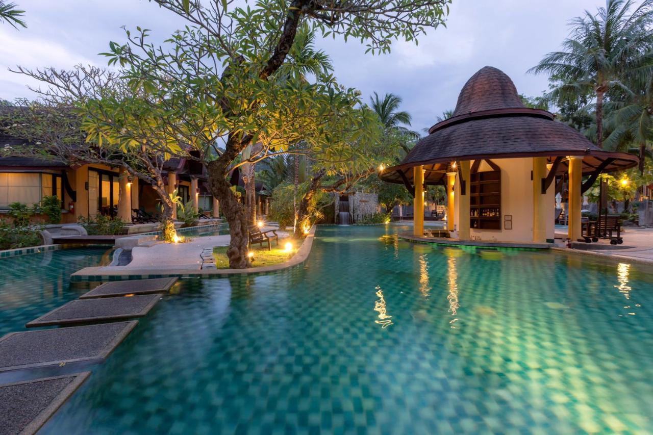 Villa Pool Access