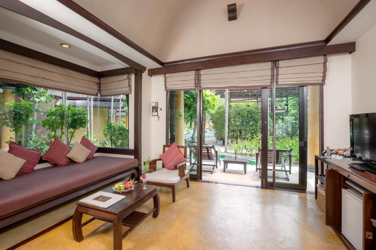 Villa Pool Access