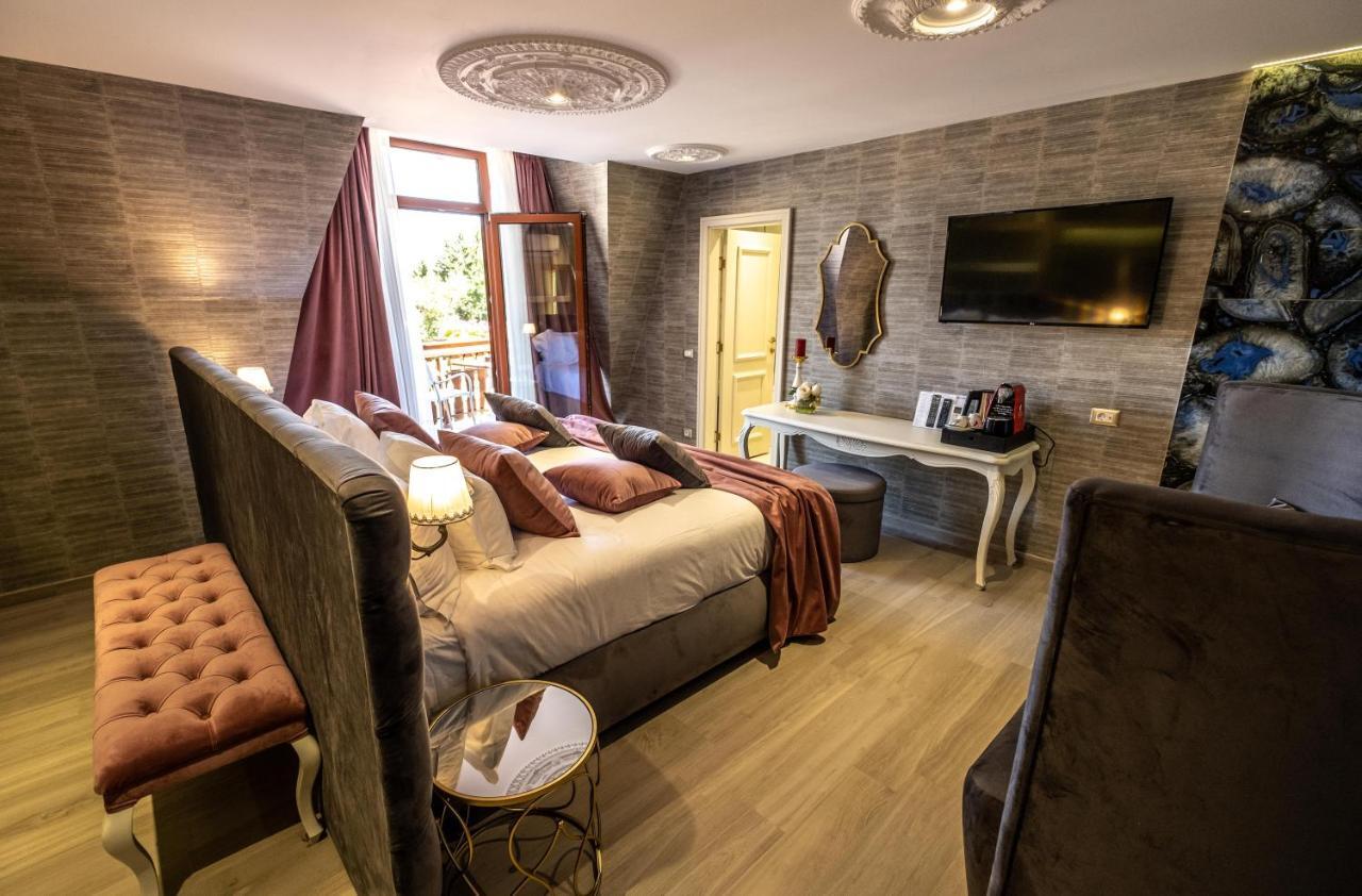 Deluxe Room Italian Style