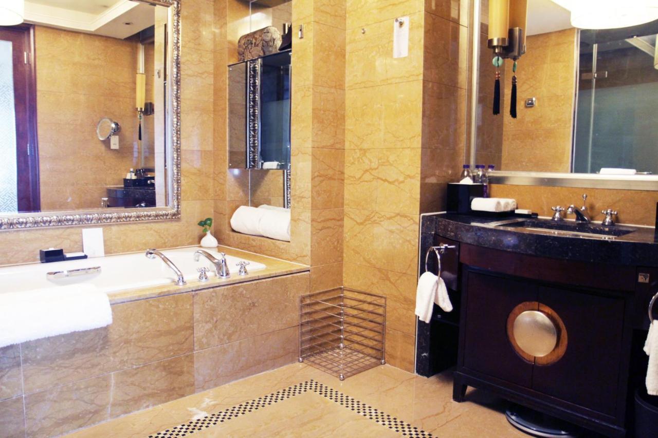 Grand Deluxe King Room