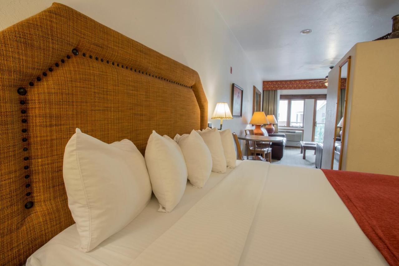 Navajo Junior Suite