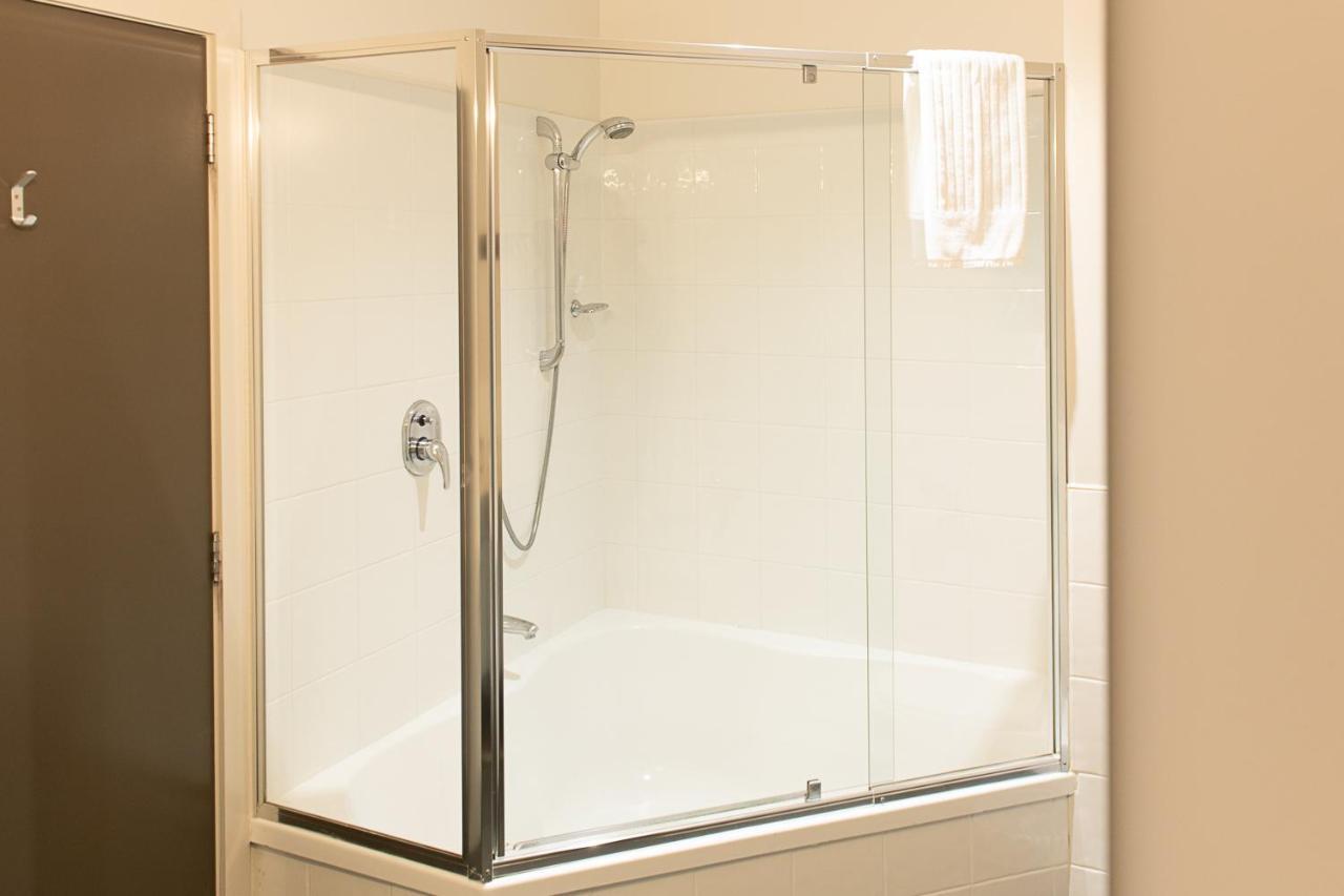 Standard One-Bedroom Apartment,933176296:JPEG