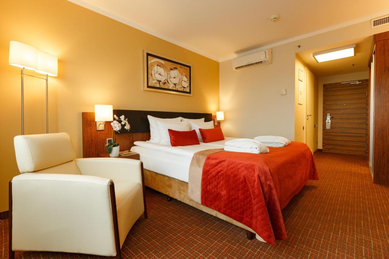 Standard Double or Twin Room Atrium View