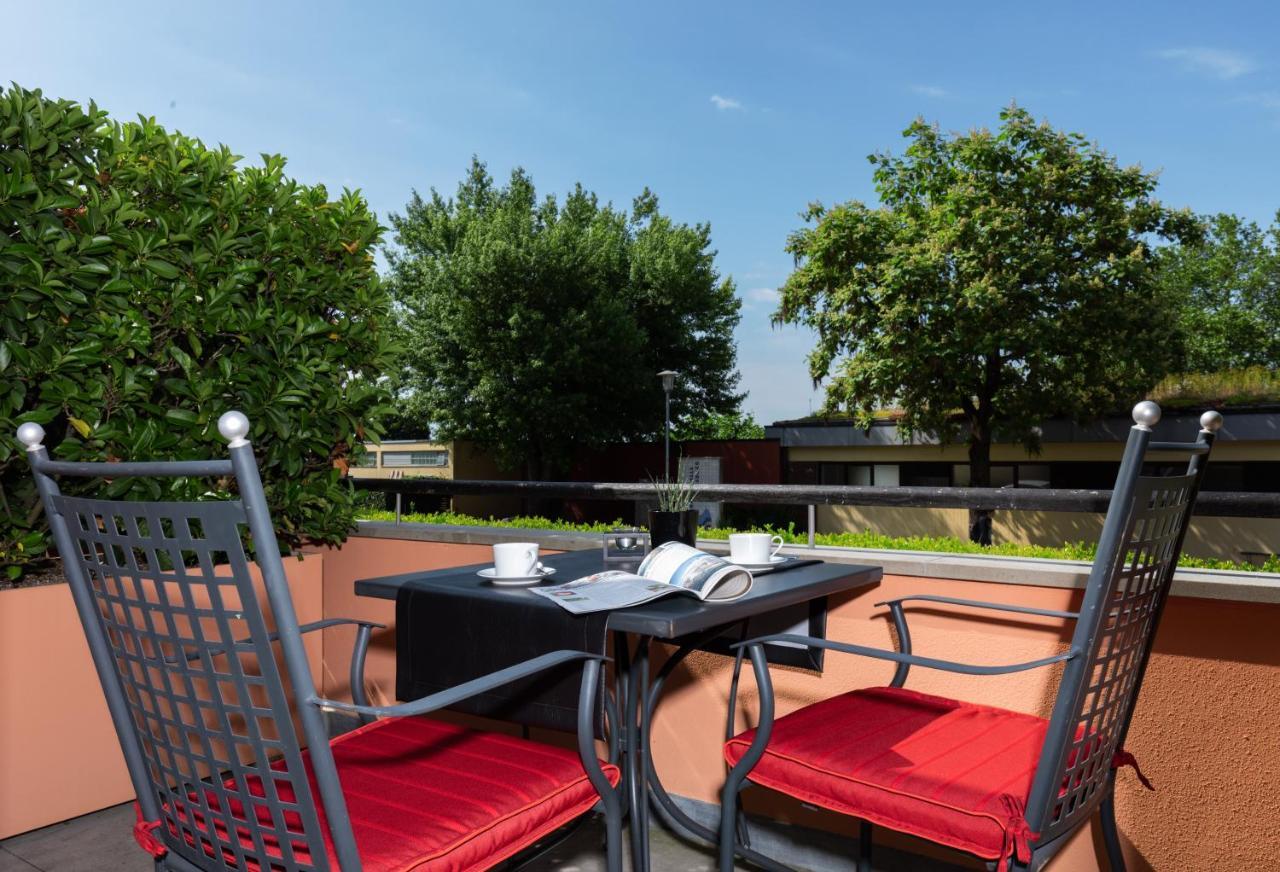 Double Room Premium on Ground Floor Street Side No Lake View