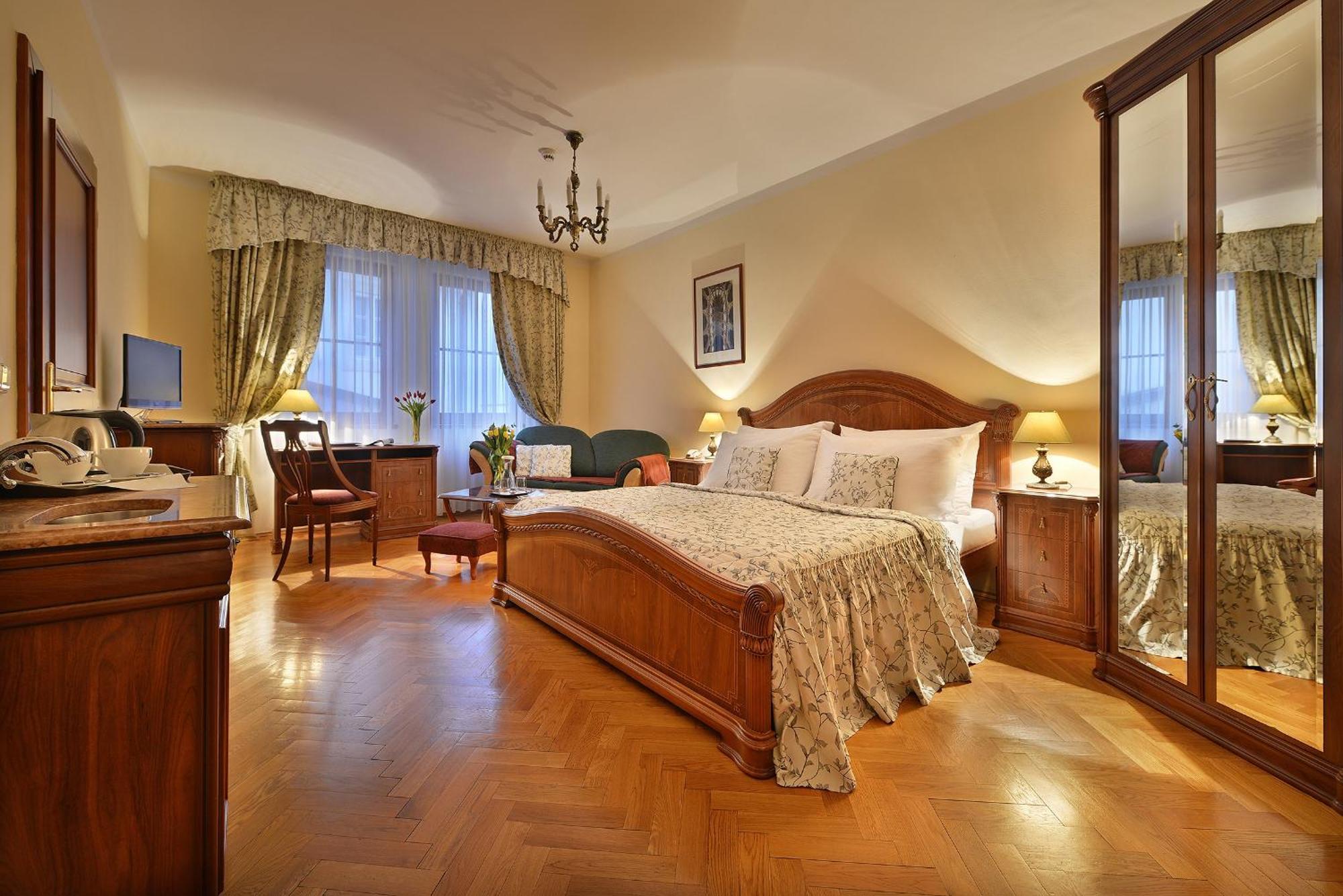 Standard Double or Twin Room,663572355:JPEG