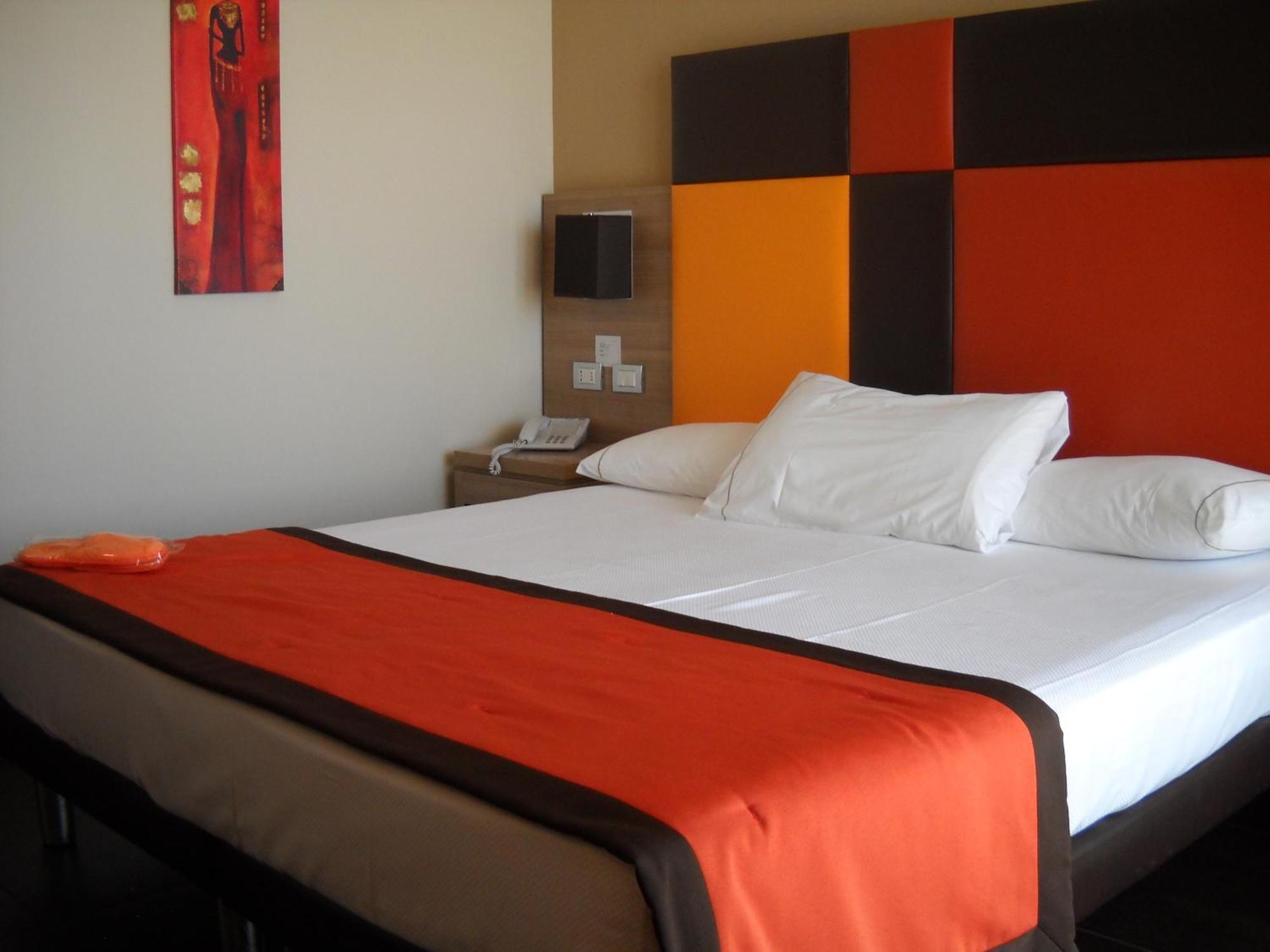 Double or Twin Room,79557570:JPEG