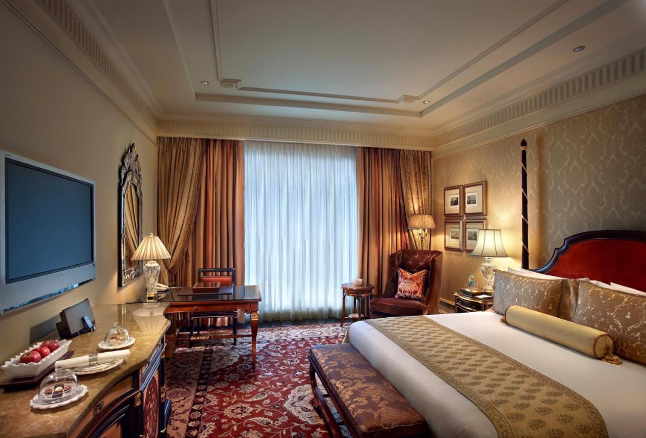 Royal Club Room Airport Transfers & Lounge Access including cocktail hours 2 hours guaranteed early check late check out