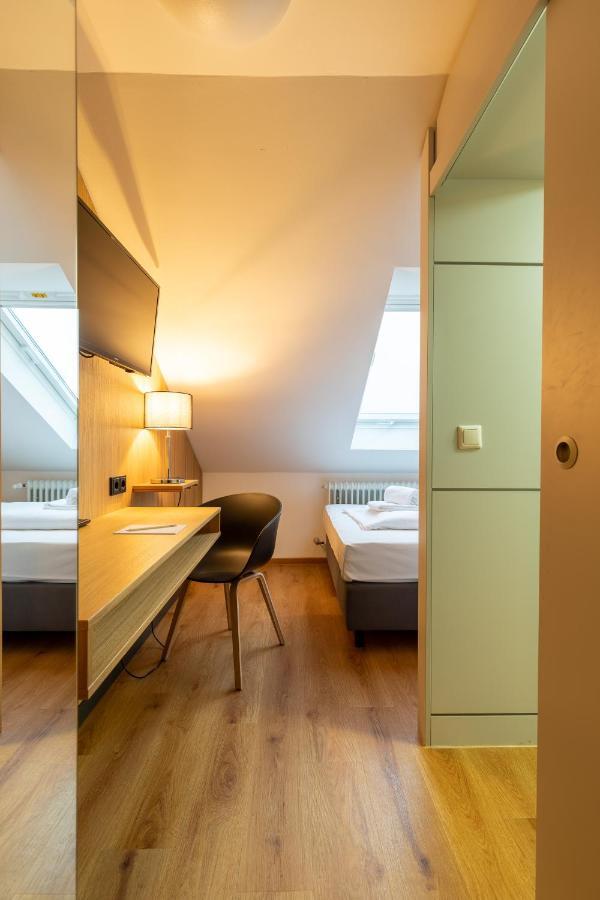 Single Room,1212122107:JPEG