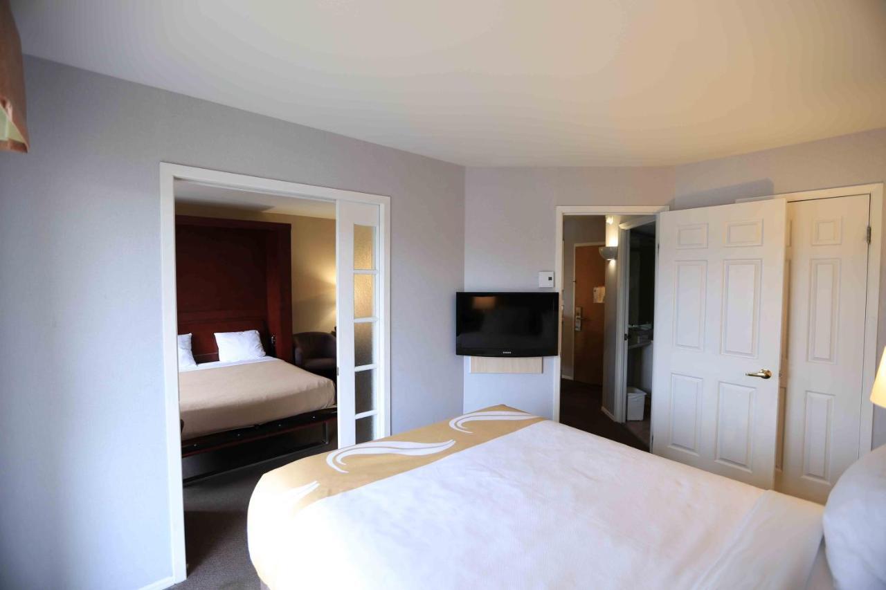 Queen Suite Two Queen Beds Non-Smoking