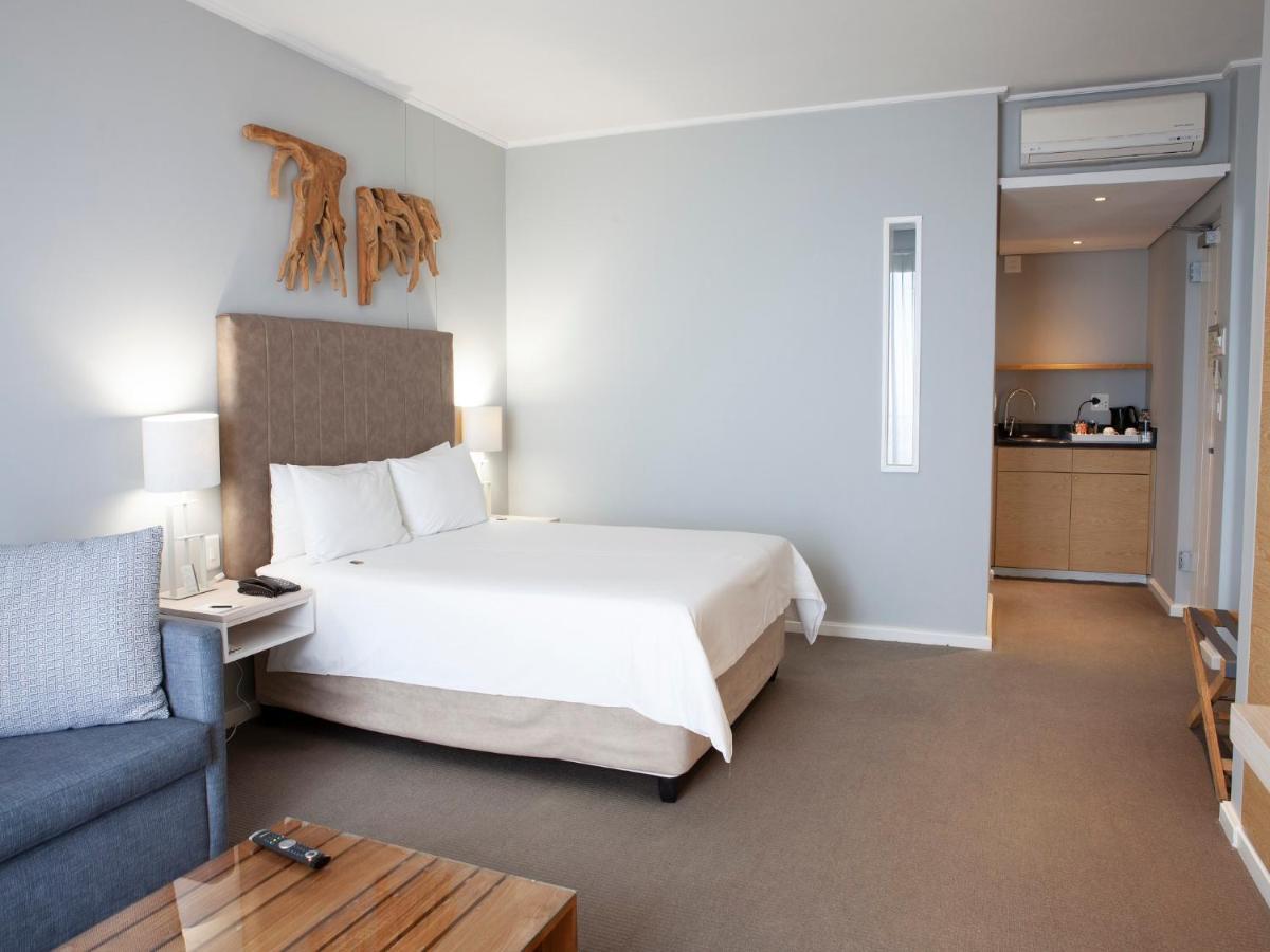 Kamer met Queensize Bed en Uitzicht op Zee