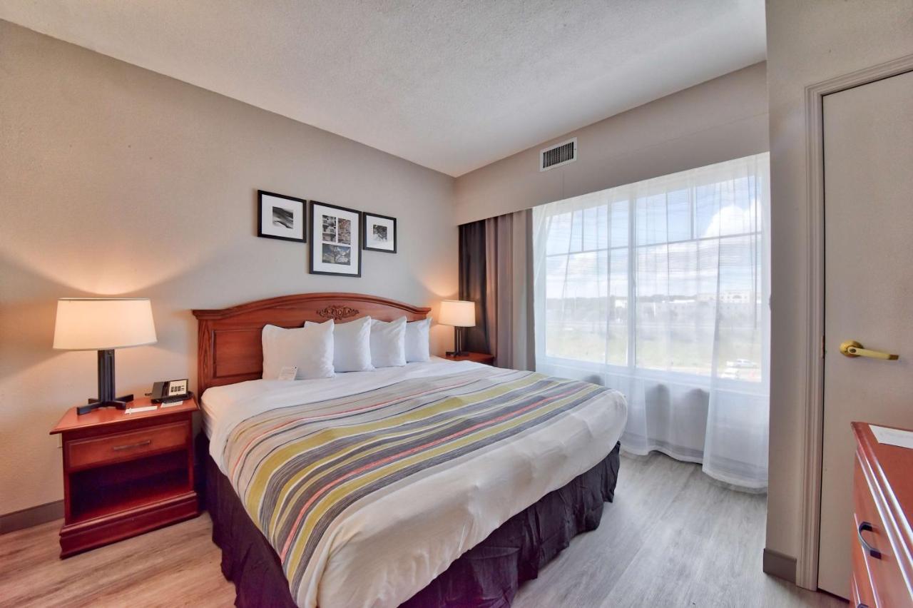 One-Bedroom King Suite - Non-Smoking
