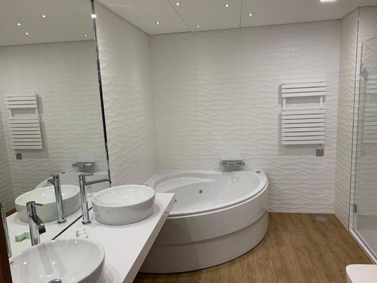 Premium Suite,958393069:JPEG