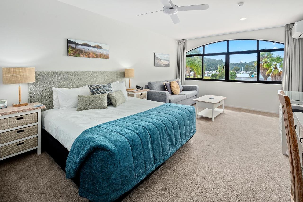 Deluxe King Room with Marina View