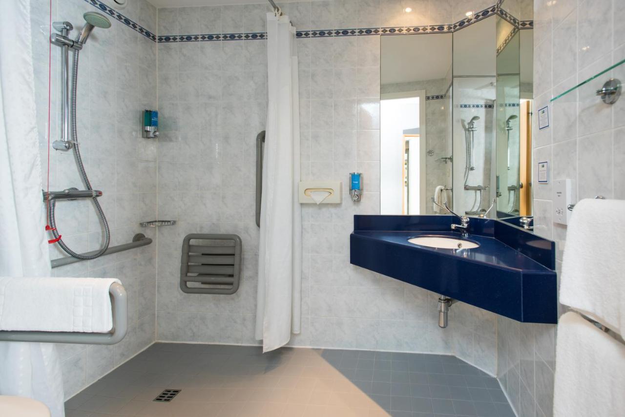 Double Room with Free Hot Breakfast - Accessible