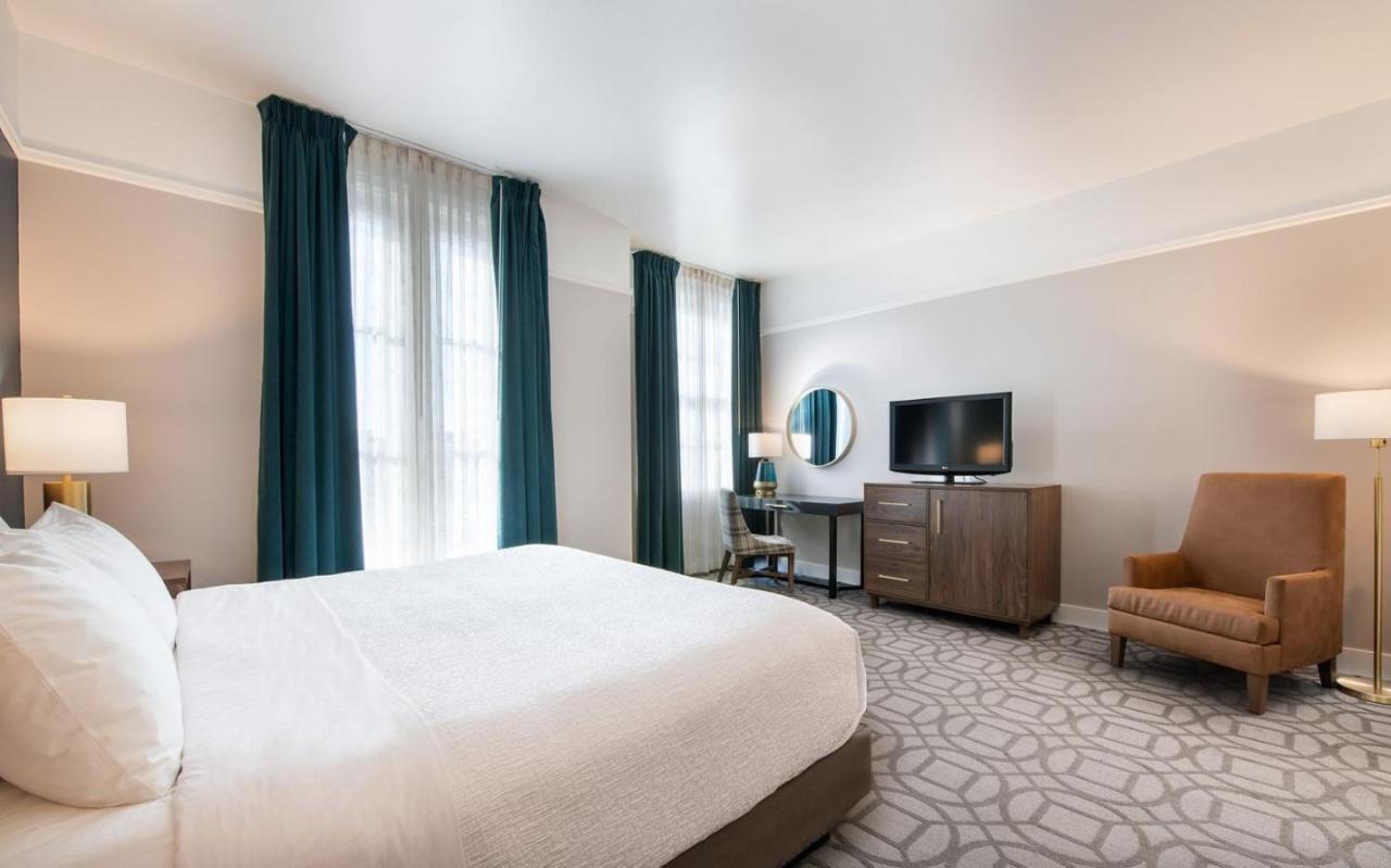 Deluxe Queen Room