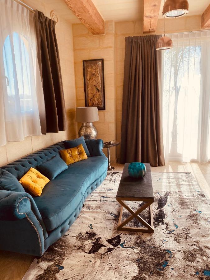 Suite with Private Pool,981474439:JPEG