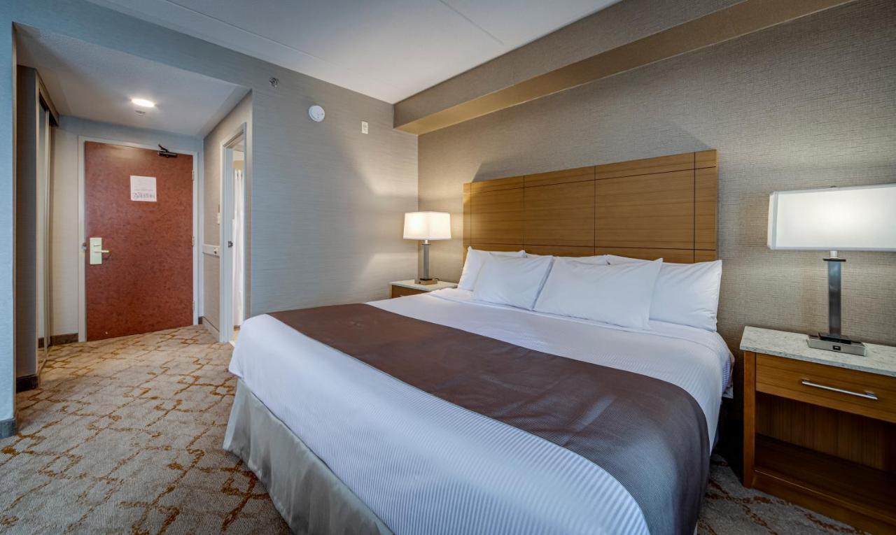 King Suite with Jetted Tub,982194274:JPEG