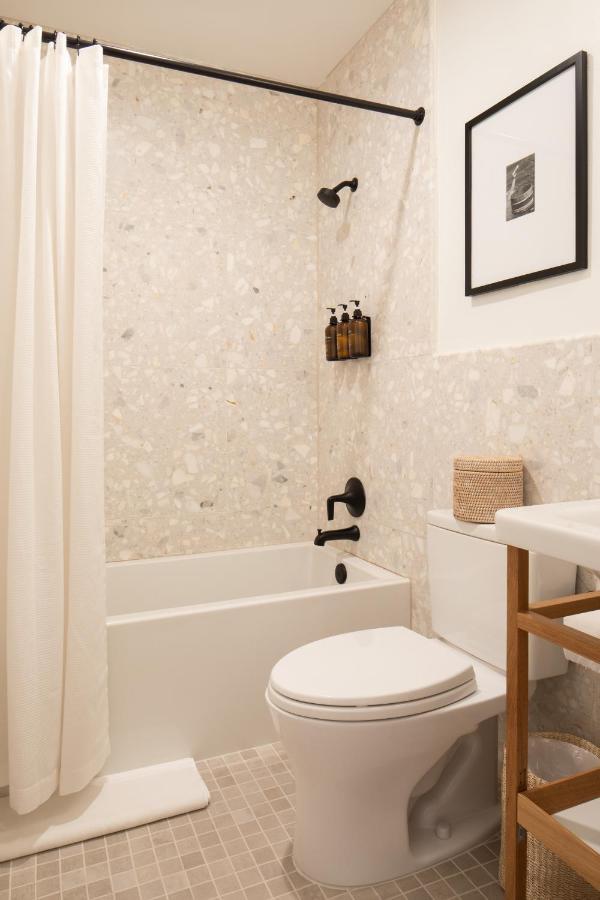 Standard King Room,989842753:JPEG