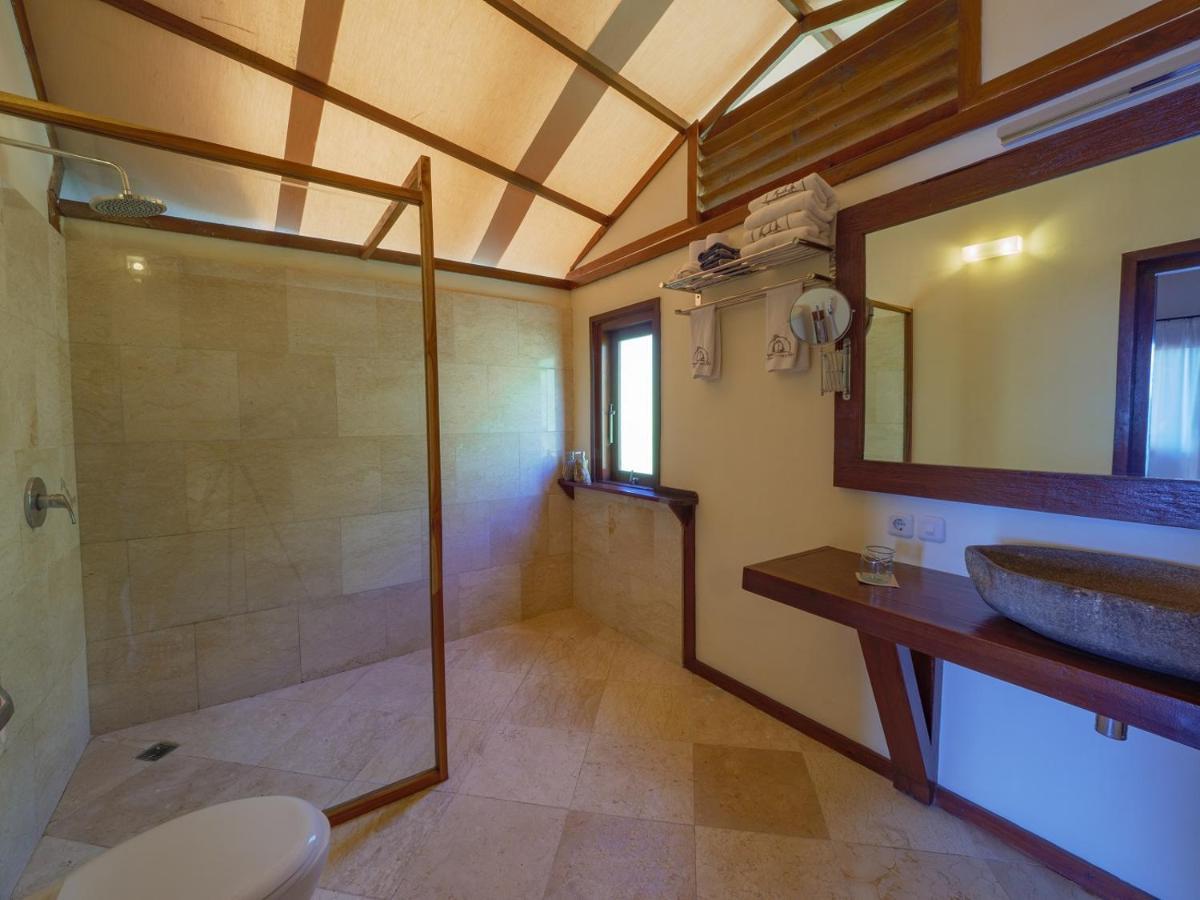 Deluxe Bungalow - Beach Front
