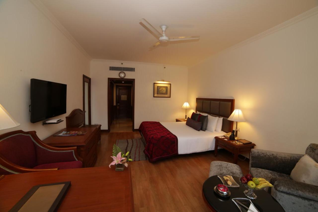 Executive Double Room on food beverages | on spa salon services