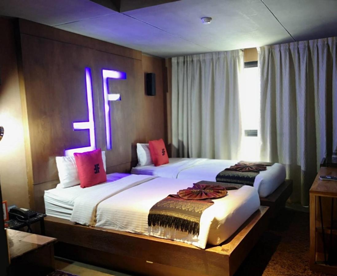 Deluxe Twin Beds Room