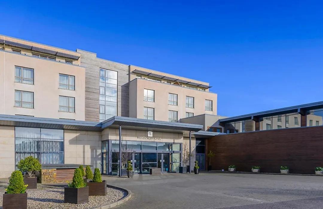 Manor West Hotel & Leisure Club-1