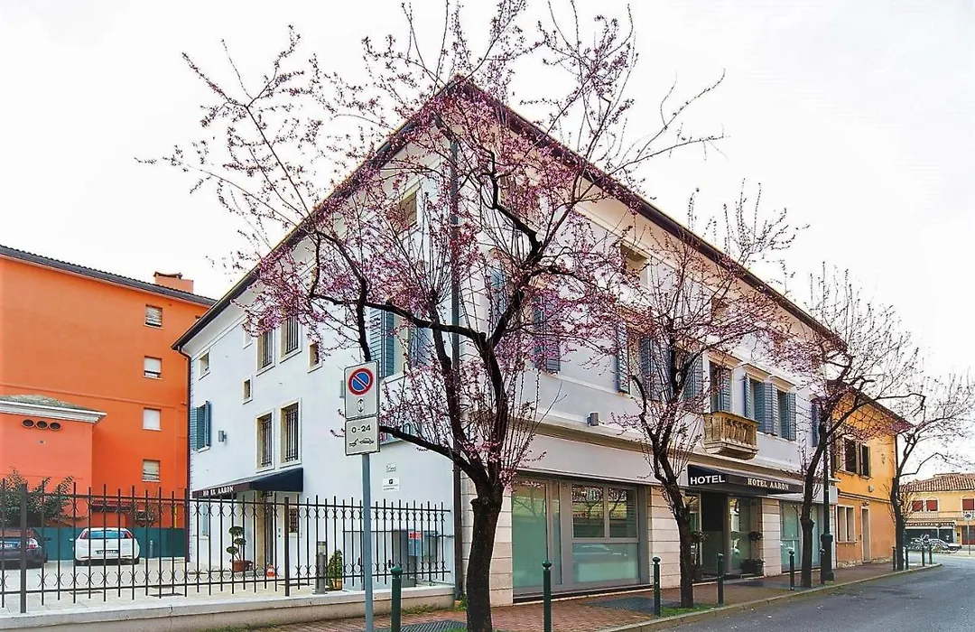Hotel Aaron-1